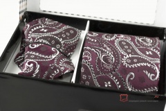 Мужской галстук бордового цвета с нагрудным платком в коробке