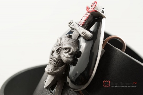 Кожаный ремень с пряжкой "SKULL AND DAGGER IN SPADE" (Череп с кинжалом) 3D - kupiremen.ru