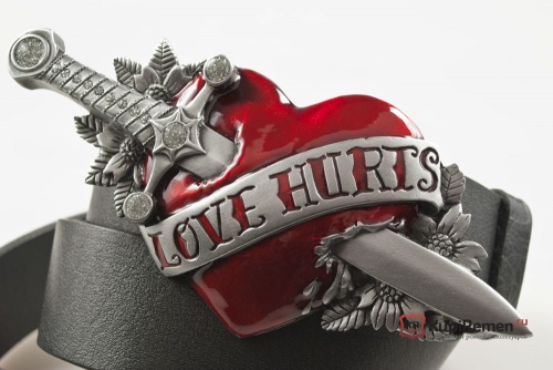 Кожаный ремень с пряжкой "LOVE HURTS" (Любовь причиняет боль) 3D - kupiremen.ru