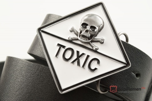 Кожаный ремень с пряжкой "TOXIC"  - kupiremen.ru