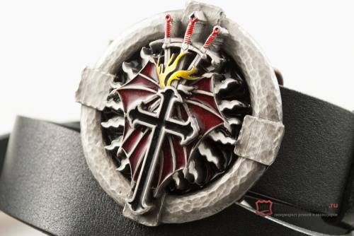 Кожаный ремень с пряжкой "CROSS AND DAGGERS" (Крест и кинжалы) - kupiremen.ru